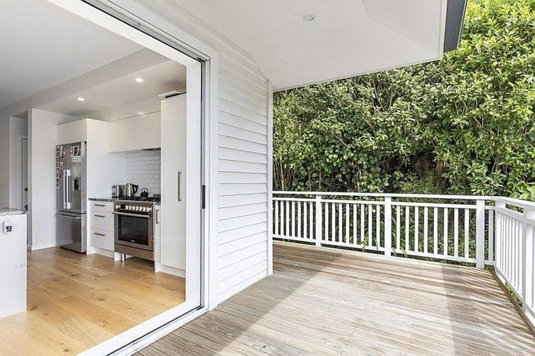 Photo of property in 56e Nicholson Road, Khandallah, Wellington, 6035