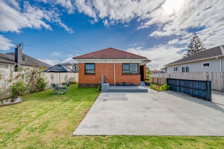 Photo of property in 24 Seddon Avenue, Papatoetoe, Auckland, 2104