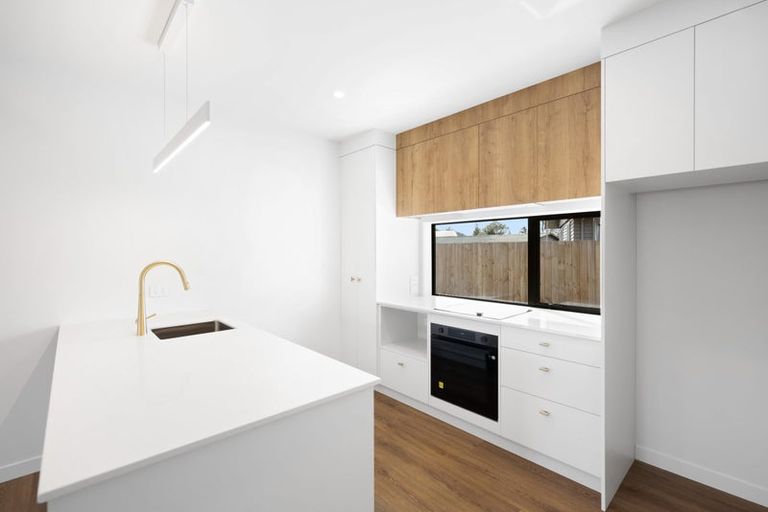 Photo of property in 2/13 Pulham Crescent, Queenwood, Hamilton, 3210