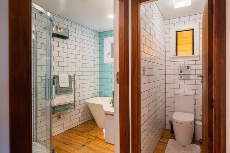 Photo of property in 16 Walton Avenue, Waikanae, 5036