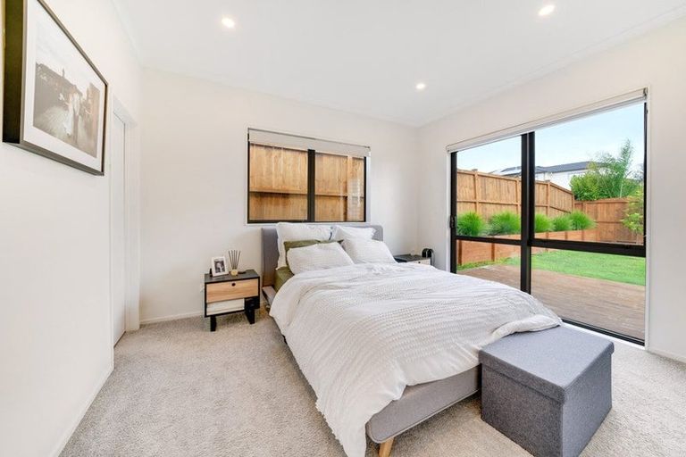 Photo of property in 102 Twin Parks Rise, Papakura, 2110