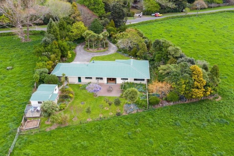 Photo of property in 33 Mokena Kohere Street, Manakau, Levin, 5573