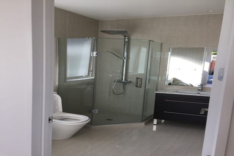 Photo of property in 24 Para Close, Fairview Heights, Auckland, 0632