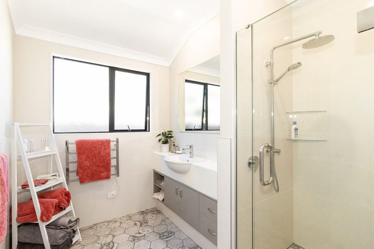 Photo of property in 11 Rutland Place, Taradale, Napier, 4112