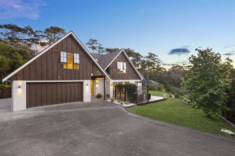 Photo of property in 33 Bernard Magnus Lane, Greenhithe, Auckland, 0632