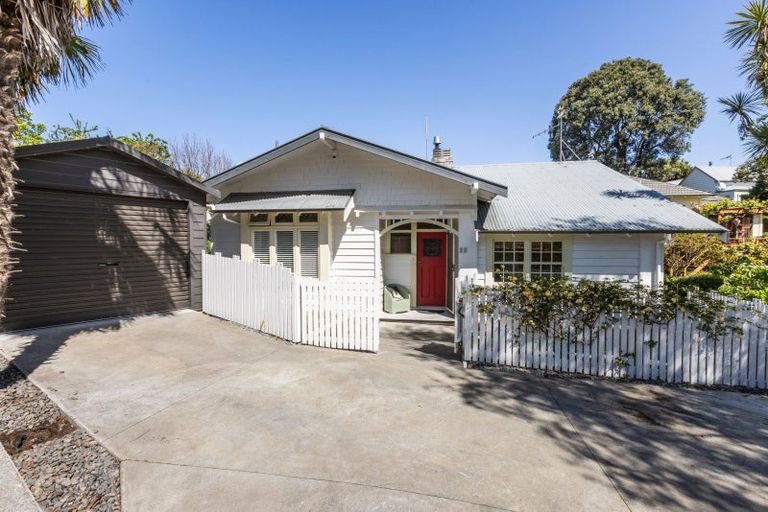 Photo of property in 21 Cameron Road, Bluff Hill, Napier, 4110