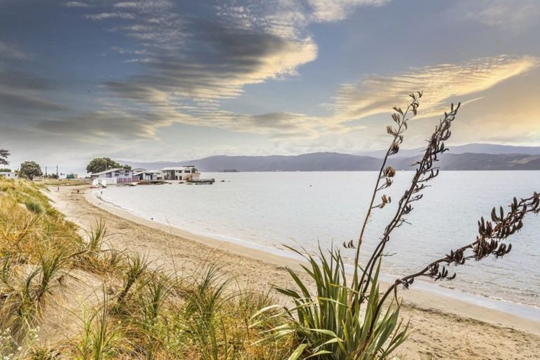 Photo of property in 185 Marine Parade, Seatoun, Wellington, 6022