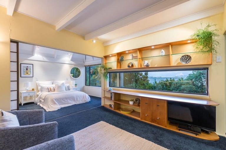 Photo of property in 17 Dillon Street, Lowry Bay, Lower Hutt, 5013