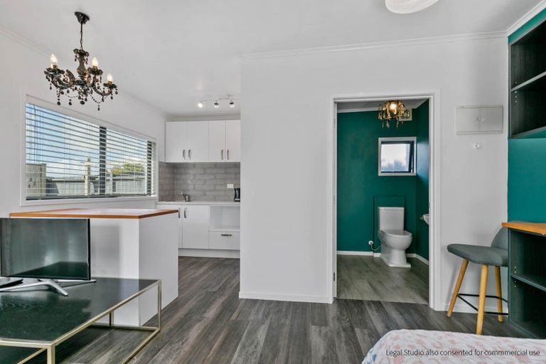 Photo of property in 2a Redwood Drive, Massey, Auckland, 0614