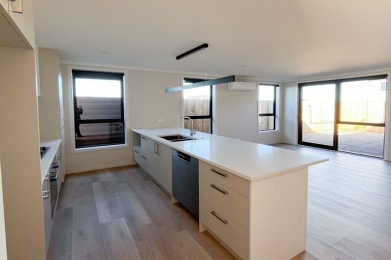 Photo of property in 18 Waruhia Crescent, Rototuna North, 3281