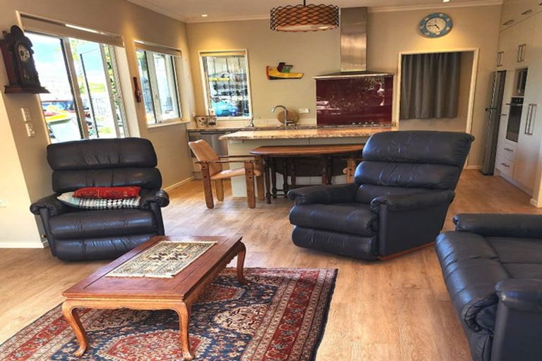 Photo of property in 1/38 Ngarahana Avenue, Paremoremo, Auckland, 0632