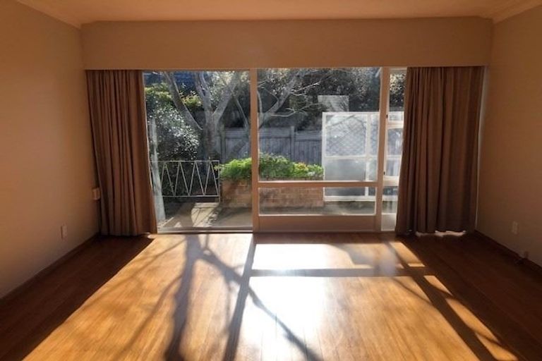 Photo of property in 2/11 Onepoto Road, Hauraki, Auckland, 0622