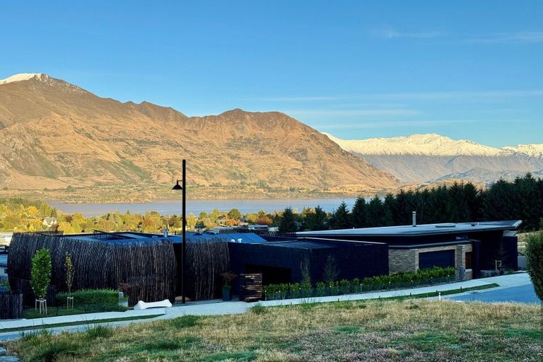 Photo of property in 16 Akitu Rise, Wanaka, 9305