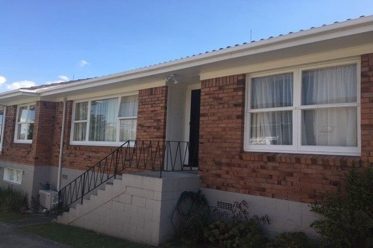 Photo of property in 2/38 Old Lake Road, Narrow Neck, Auckland, 0624