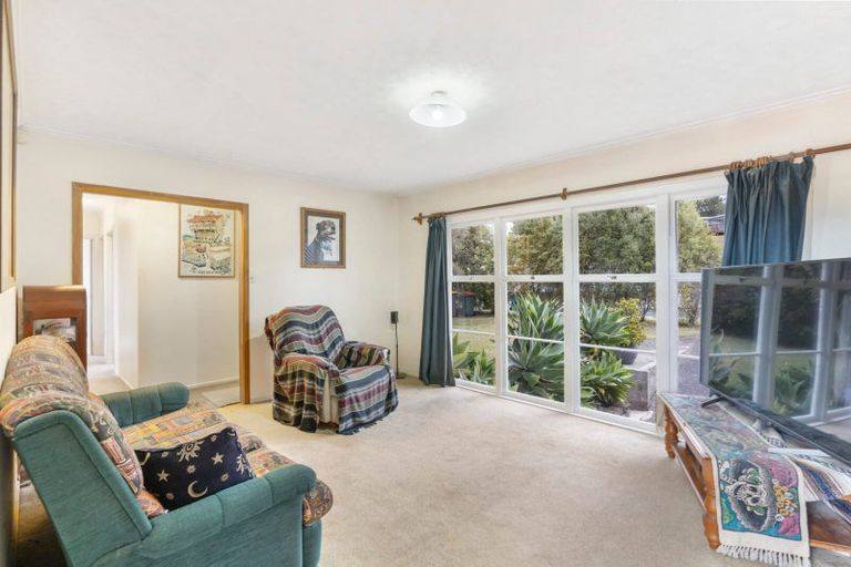 Photo of property in 16 Kashmir Road, Glen Eden, Auckland, 0602