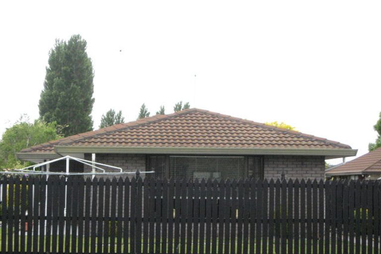 Photo of property in 2/172 Grimseys Road, Redwood, Christchurch, 8051