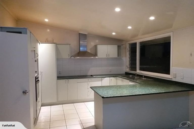 Photo of property in 10 Raleigh Road, Northcote, Auckland, 0627