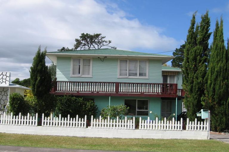 Photo of property in 9 Palmer Avenue, Glen Eden, Auckland, 0602