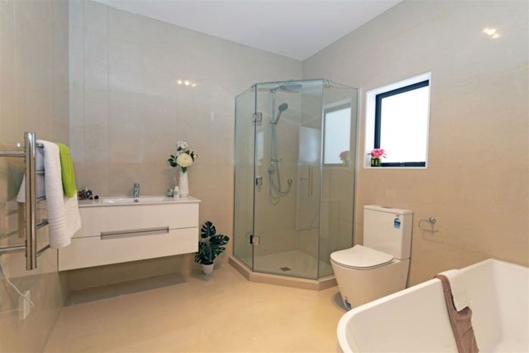 Photo of property in 209a Edmonton Road, Te Atatu South, Auckland, 0610