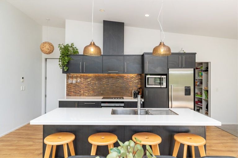 Photo of property in 32 Mount Marua Way, Timberlea, Upper Hutt, 5018