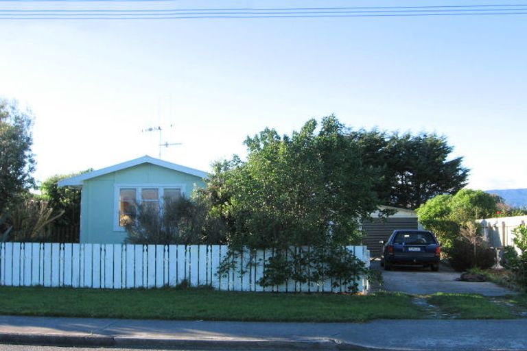 Photo of property in 1 Te Whena Street, Otaki Beach, Otaki, 5512