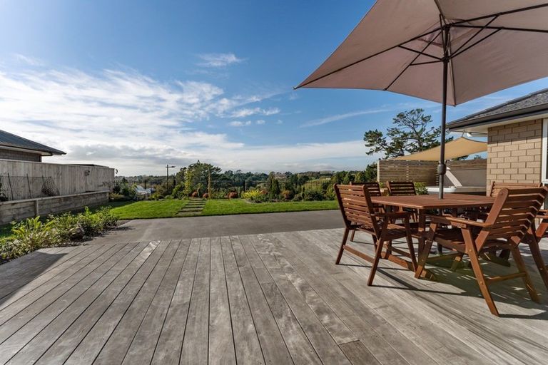 Photo of property in 2 Piharau Crescent, Hurdon, New Plymouth, 4310