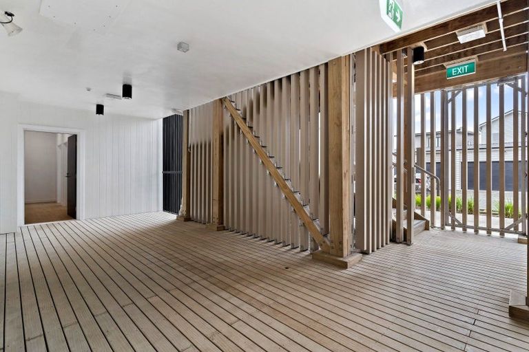 Photo of property in 4/169 Hobsonville Point Road, Hobsonville, Auckland, 0616