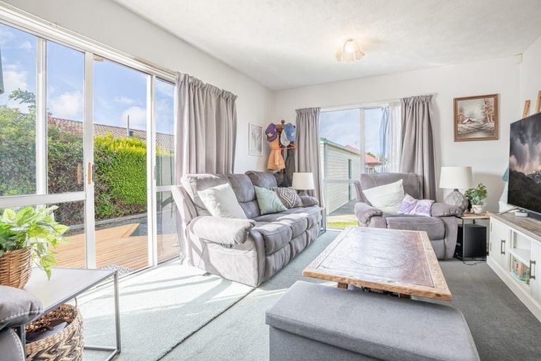 Photo of property in 73 Arcon Drive, Broomfield, Christchurch, 8042