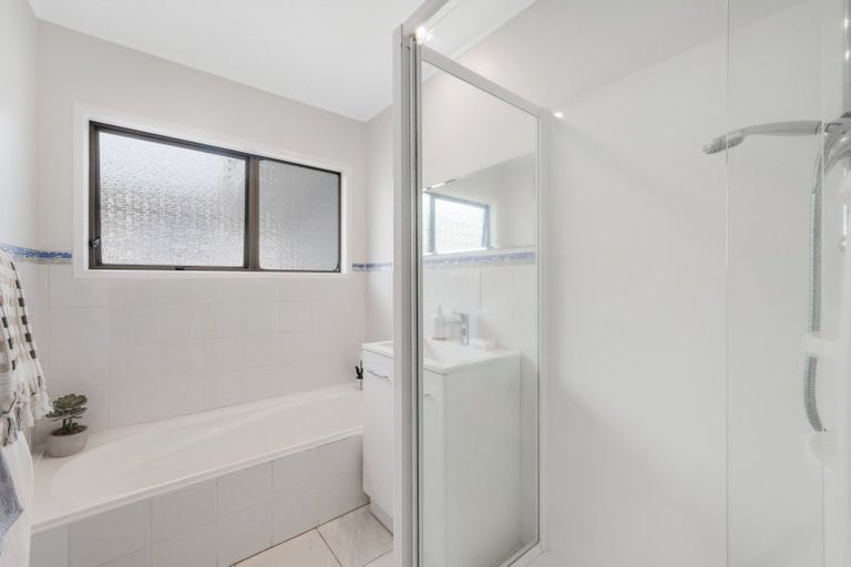 Photo of property in 54 Robbies Road, Shelly Park, Auckland, 2014