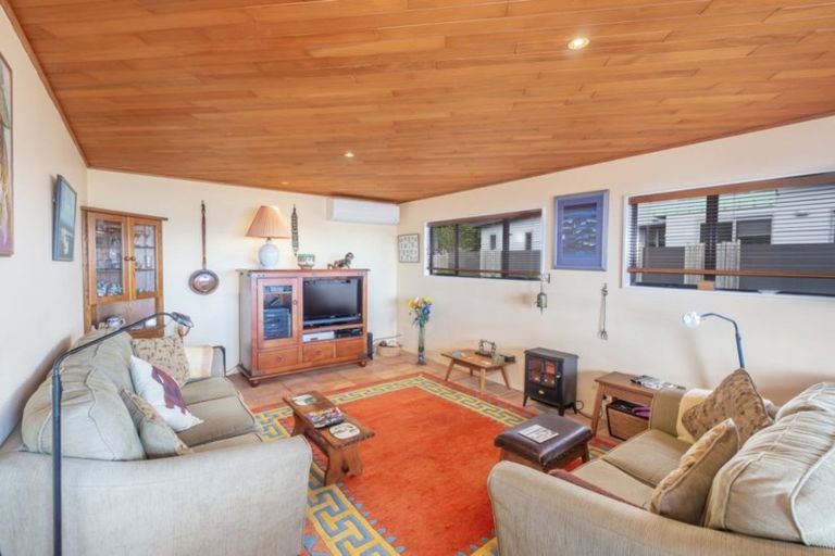 Photo of property in 56 The Parade, Paekakariki, 5034