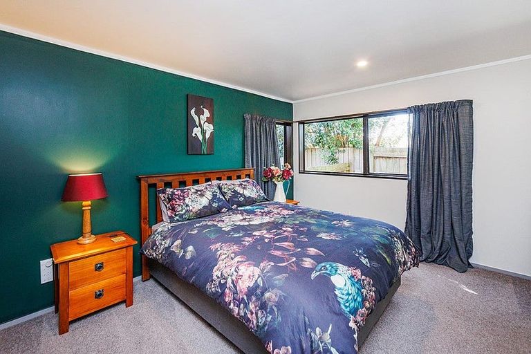 Photo of property in 15 Ashburn Lane, Awapuni, Palmerston North, 4412