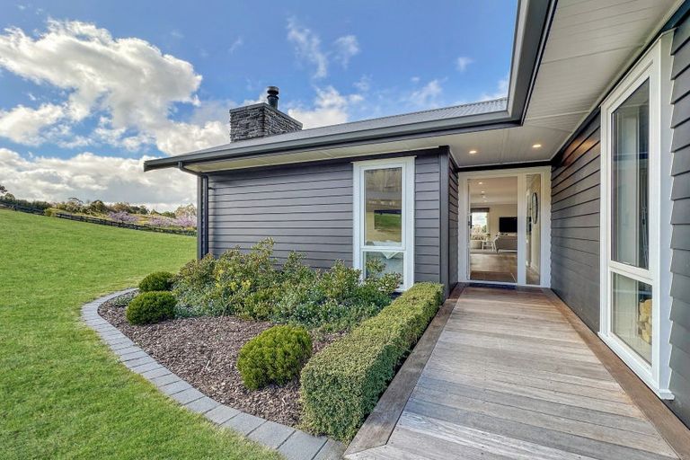 Photo of property in 7 Lochinvar Lane, Acacia Bay, Taupo, 3385