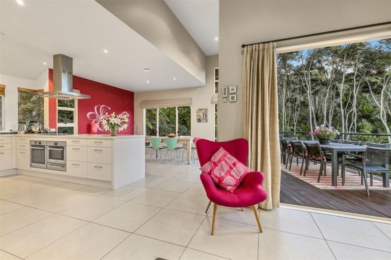 Photo of property in 56 Staincross Street, Green Bay, Auckland, 0604