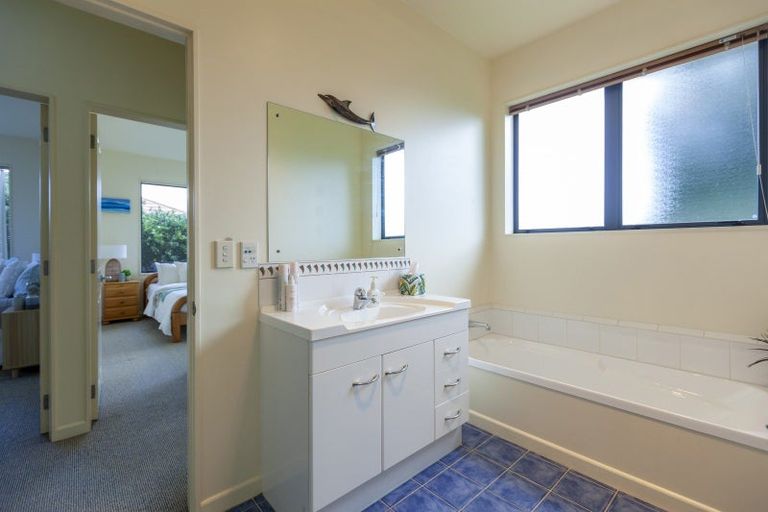 Photo of property in 22 Rifleman Lane, Paraparaumu Beach, Paraparaumu, 5032