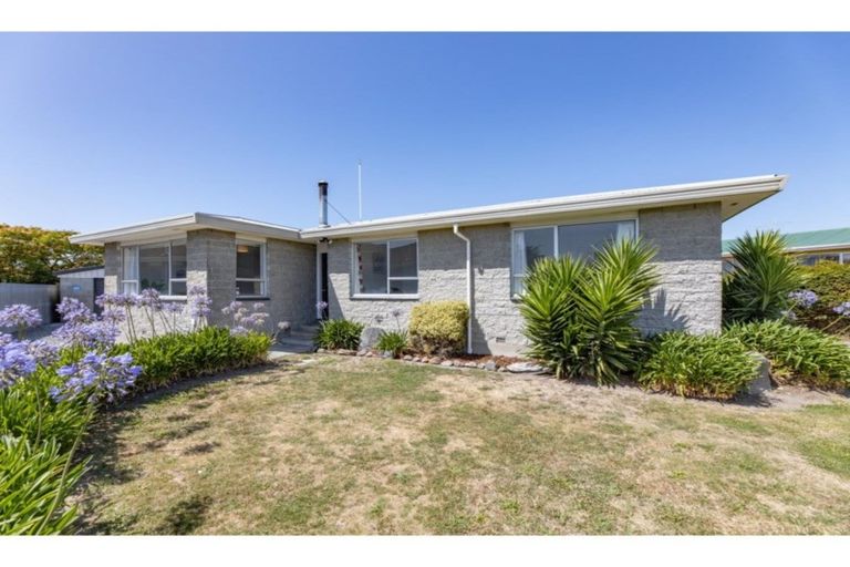 Photo of property in 24 Meon Street, Aranui, Christchurch, 8061