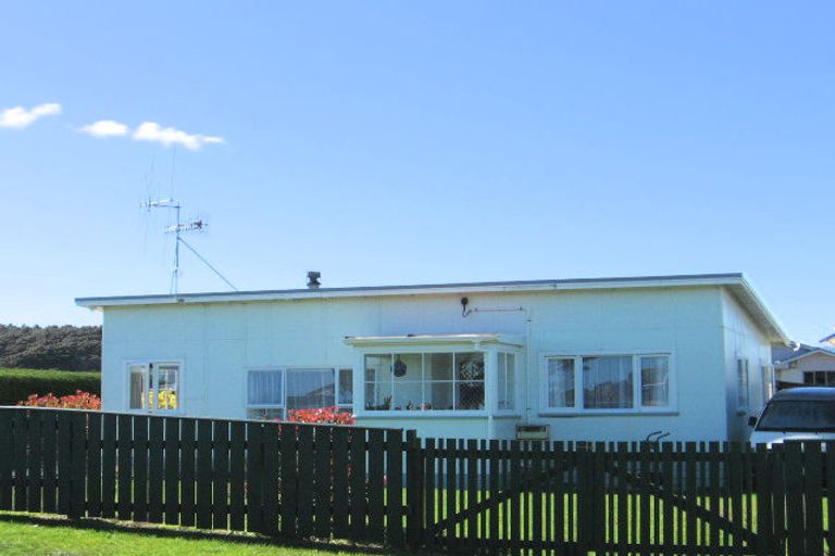 Photo of property in 13 Taylor Street, Foxton Beach, Foxton, 4815