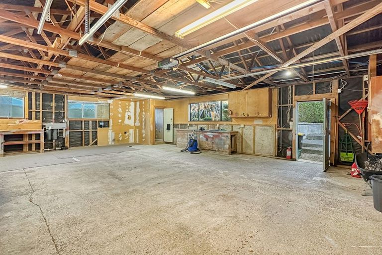 Photo of property in 394 Makara Road, Makara, Karori, 6972