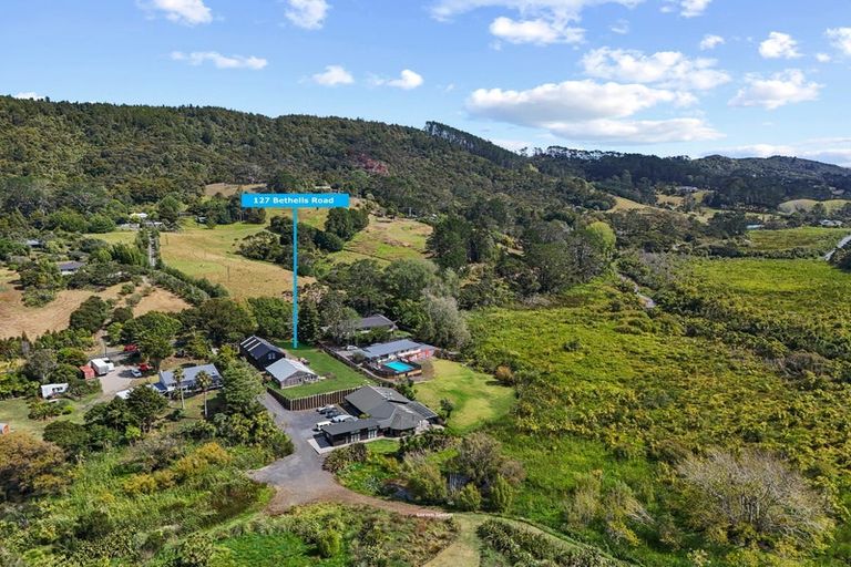 Photo of property in 127 Bethells Road, Waitakere, 0781