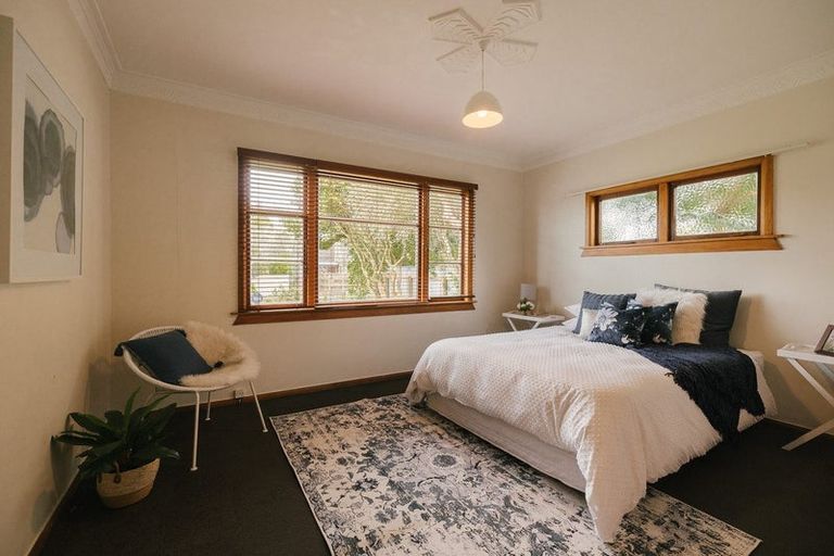 Photo of property in 21 Winston Avenue, Hokowhitu, Palmerston North, 4410