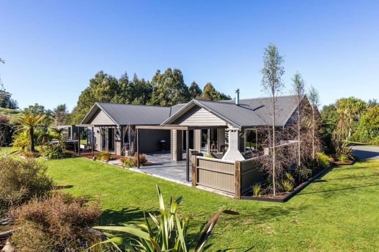 Photo of property in 21 Stewart Glen, Acacia Bay, Taupo, 3385