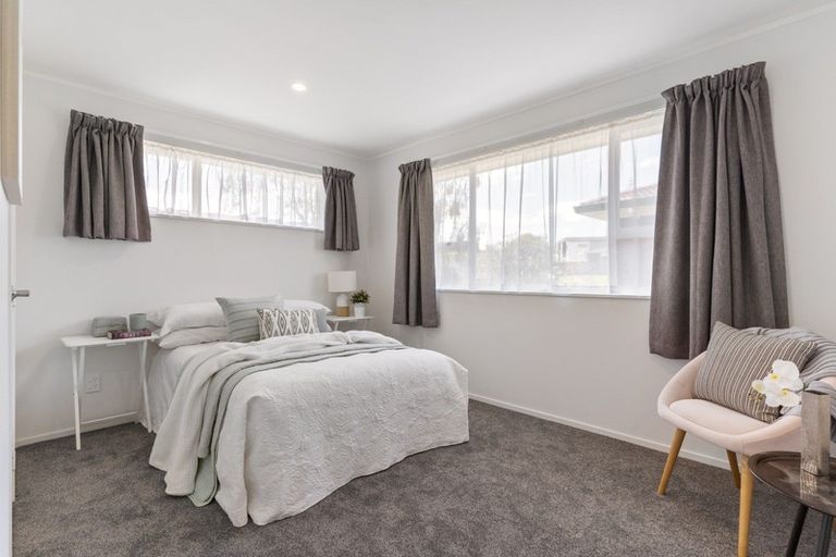 Photo of property in 1/38 Ballater Place, Highland Park, Auckland, 2010