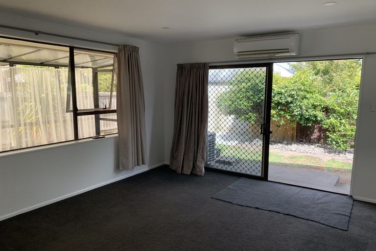 Photo of property in 2/32 Prestons Road, Redwood, Christchurch, 8051