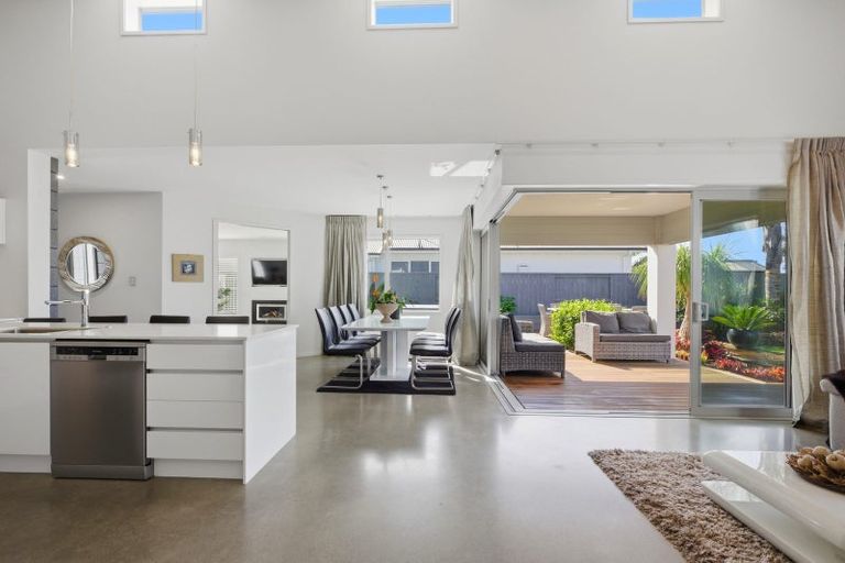 Photo of property in 42 Cassinia Close, Papamoa Beach, Papamoa, 3118