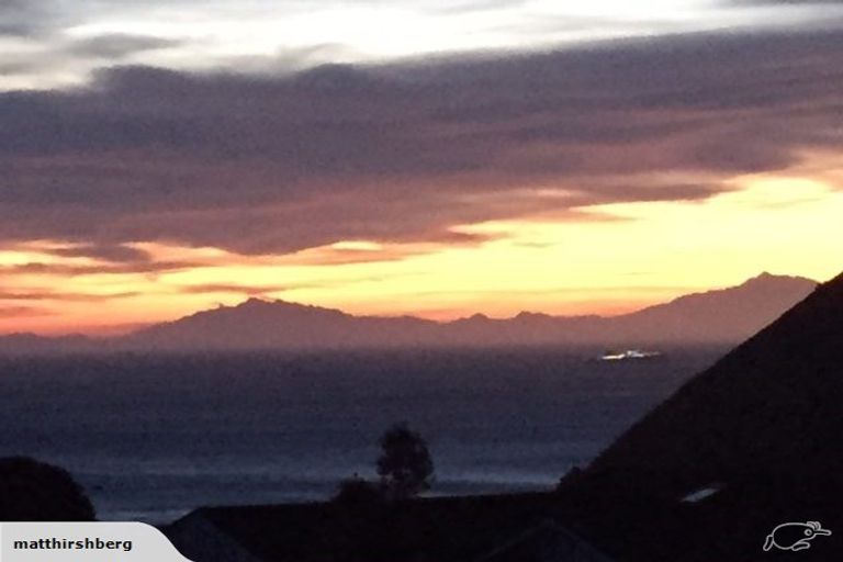 Photo of property in 32 Frobisher Street, Island Bay, Wellington, 6023