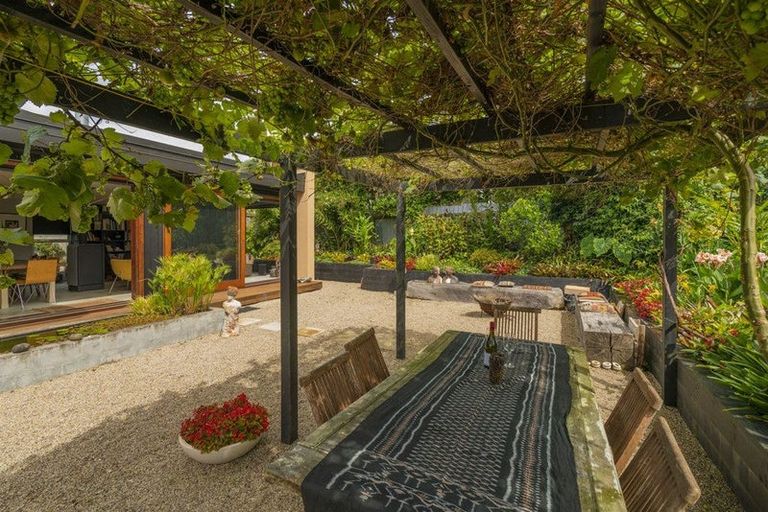 Photo of property in 19 Victoria Street, Coromandel, 3506