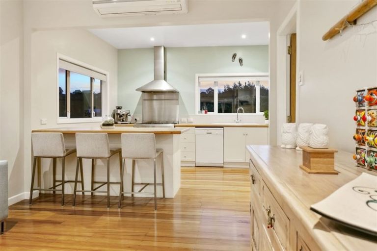 Photo of property in 104 Beach Road, Castor Bay, Auckland, 0620