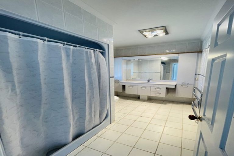 Photo of property in 11 Bream Revel Way, Karaka, Papakura, 2580