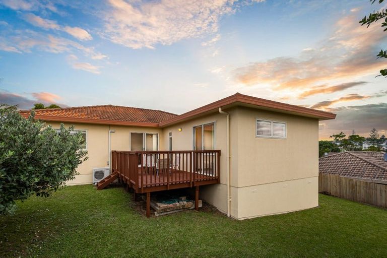 Photo of property in 13 Ginders Drive, Massey, Auckland, 0614