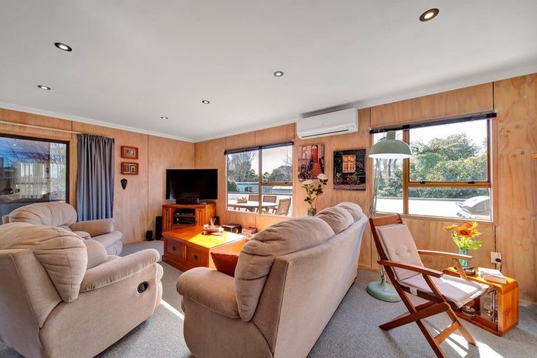 Photo of property in 7 Warren Place, Frankleigh Park, New Plymouth, 4310