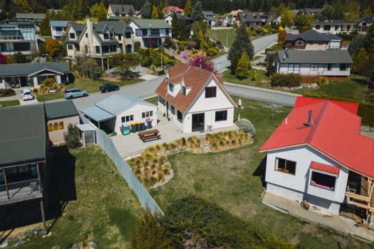 Photo of property in 15 Hamilton Drive, Lake Tekapo, 7999